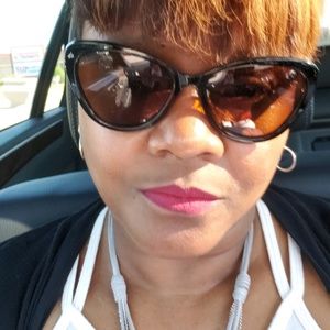 Meet your Posher, Constance